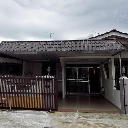 Bagan Terrace House Near To Sunway Carnival Mall, Seberang Jaya Villa บัตเตอร์เวิร์ท ภายนอก รูปภาพ